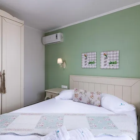 Anthelion Bed & Breakfast 4*